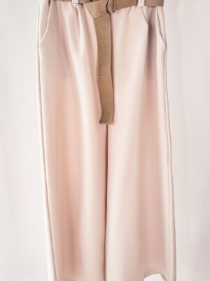Jasnobeżowe spodnie z paskiem