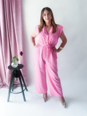 RÓŻOWY KOMBINEZON Z PASKIEM